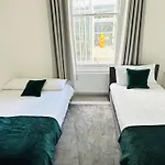 Paddington Praed St Apartment